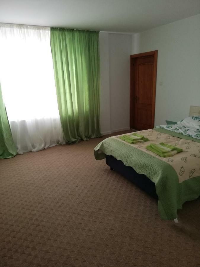 Pensiunea La Safari Тыргу-Нямц Экстерьер фото